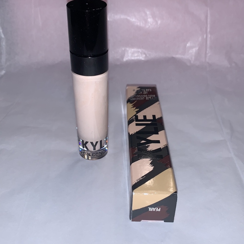 Kylie Jenner Concealer - Picture 9 of 9